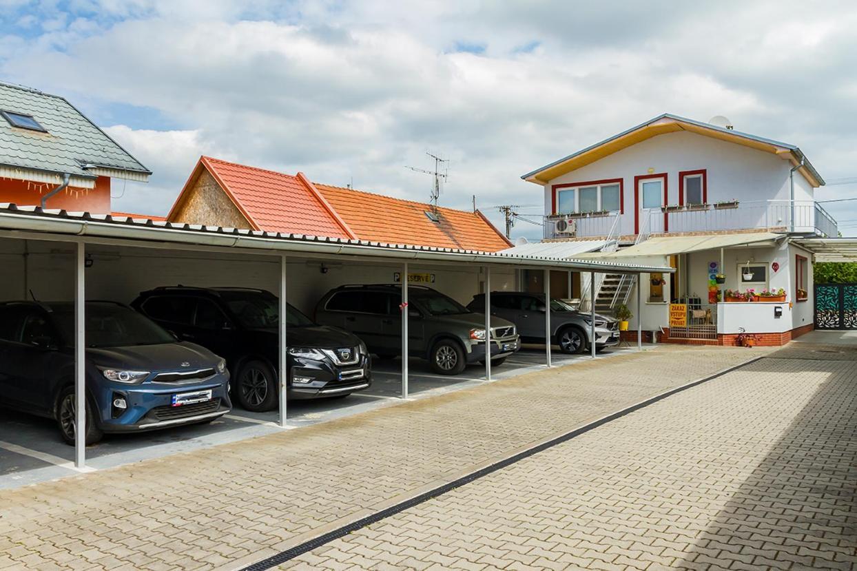 Apartmany Tereza & Free Parking Bratislava Ngoại thất bức ảnh